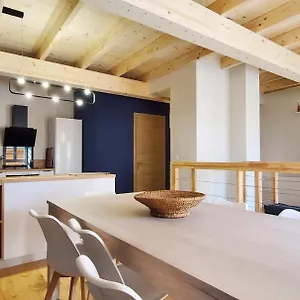 https://grand-triplex-neuf-au-cur-dembrun-accs-facile.fr-provencehotel.com